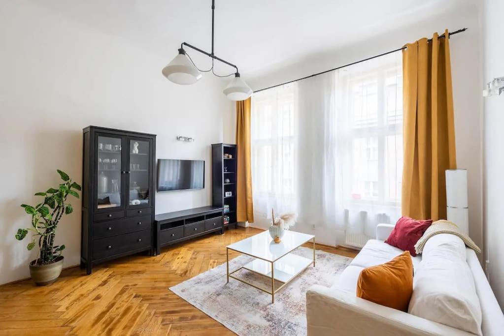 Spacious Apartment With Balcony At Wenceslas Sq Πράγα Εξωτερικό φωτογραφία