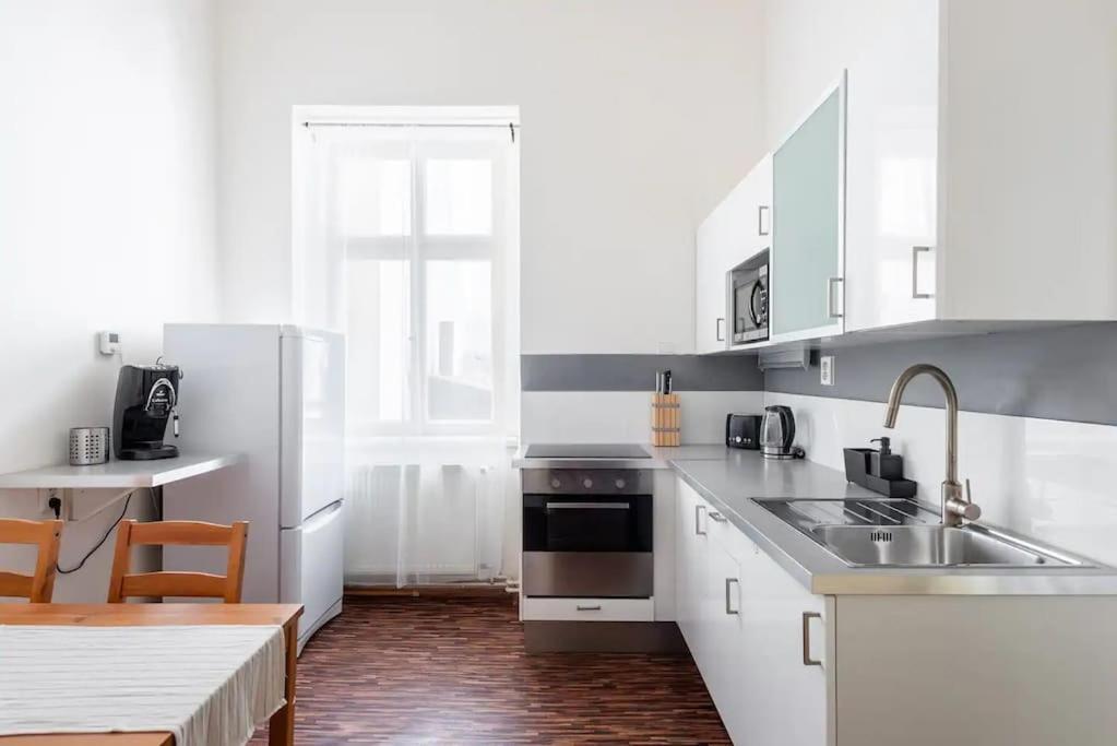 Spacious Apartment With Balcony At Wenceslas Sq Πράγα Εξωτερικό φωτογραφία